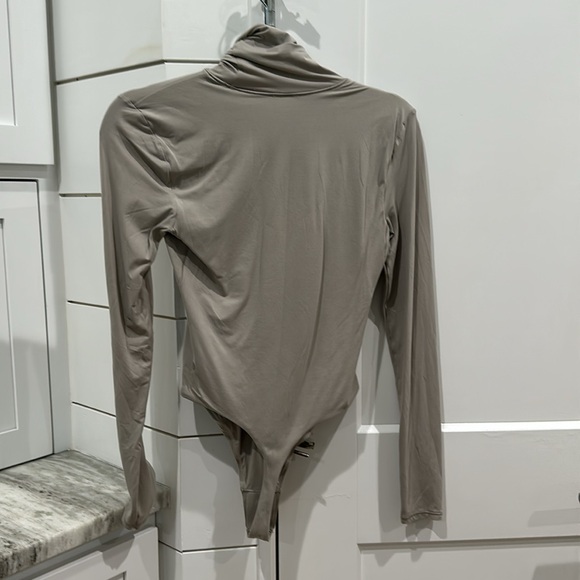 (6263) Wundermost Ultra-Soft Nulu Turtleneck Bodysuit in SMALL - Picture 8 of 9